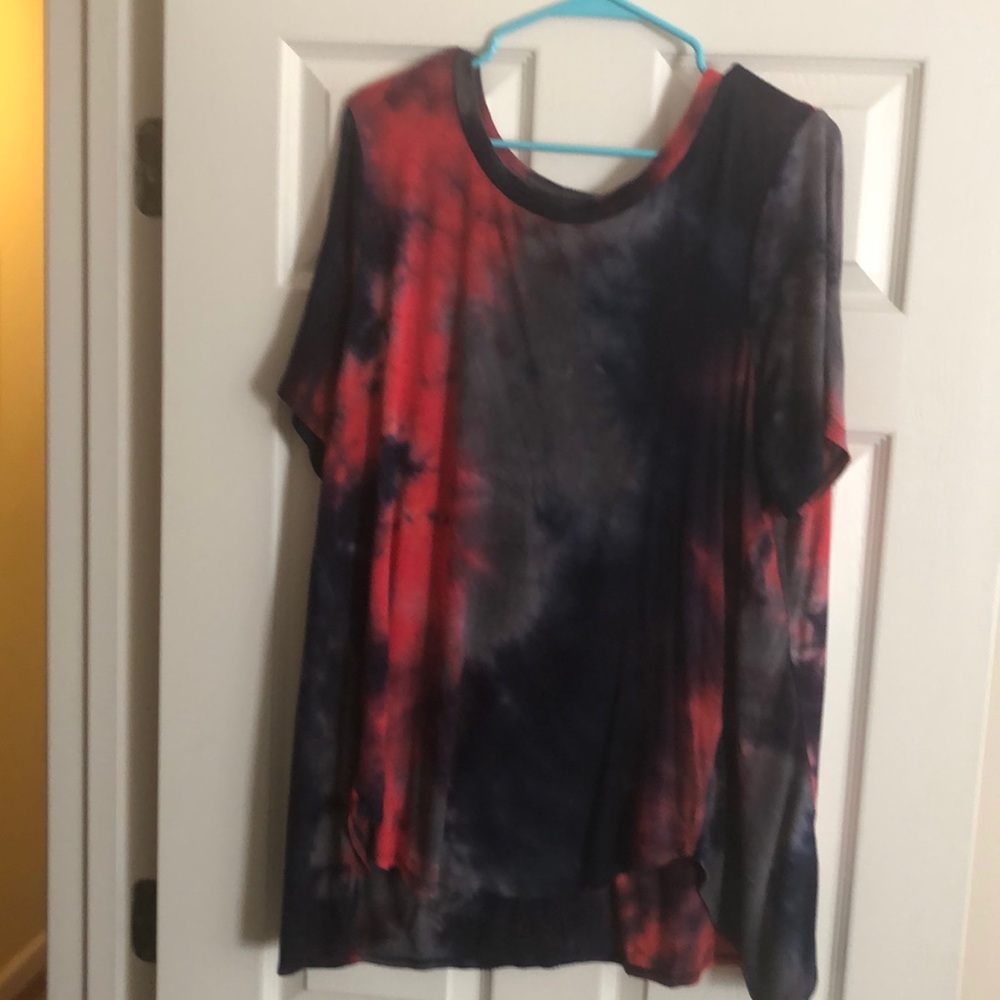 Swingy Women’s 1X Tie Dye with crochet inset top